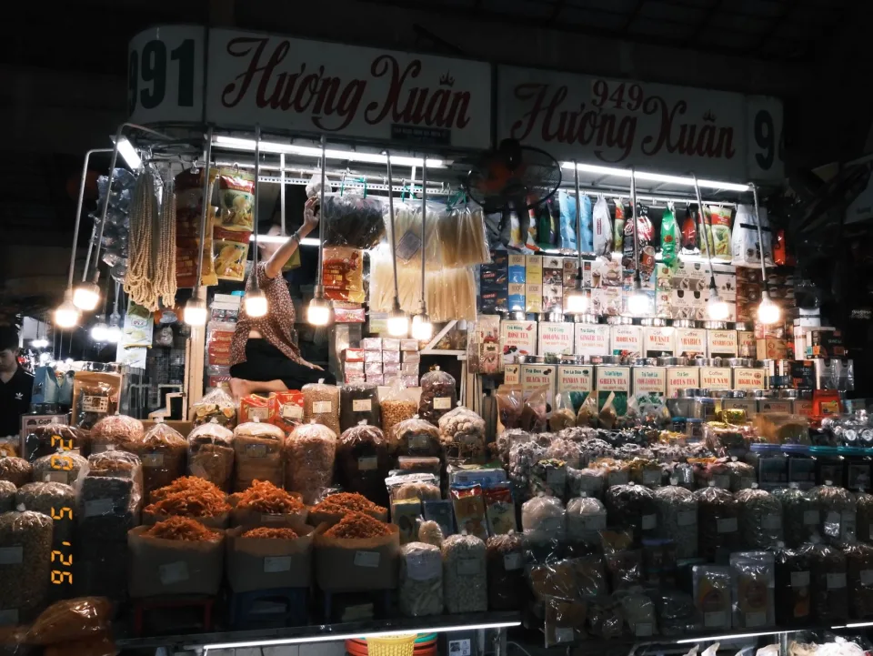Bàn nướng đông khách tại Võ Tây